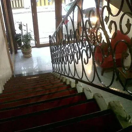 فندق Uenver 2*